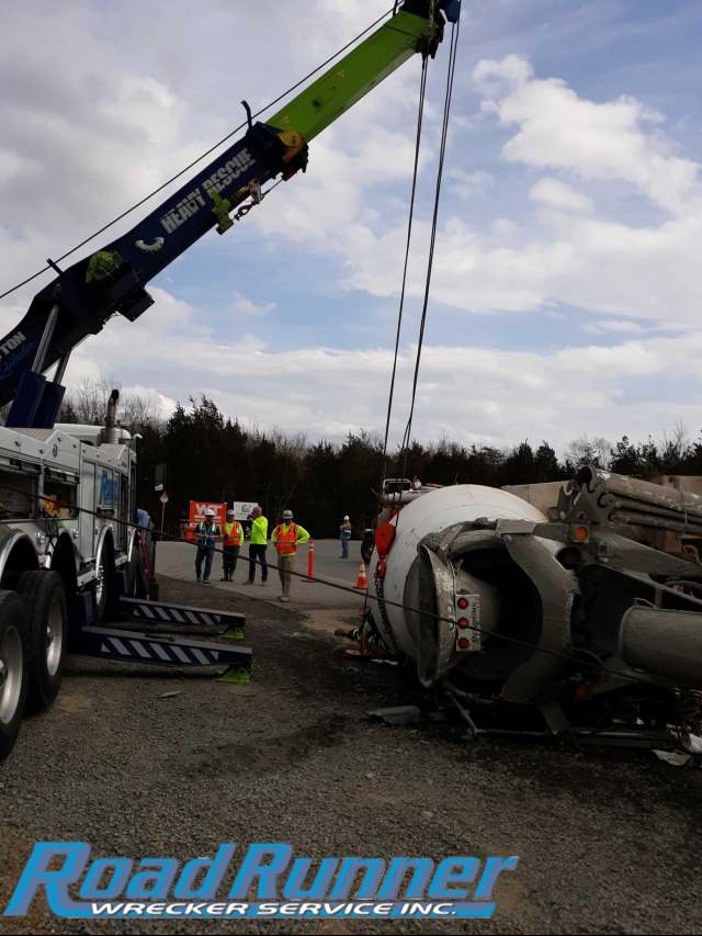 Heavy Duty Towing Team Help 400 Trapped Construction Workers Road