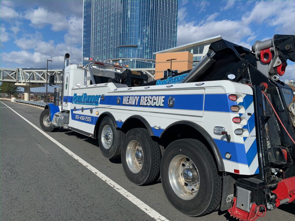 road runner wrecker service heavy duty towing image0