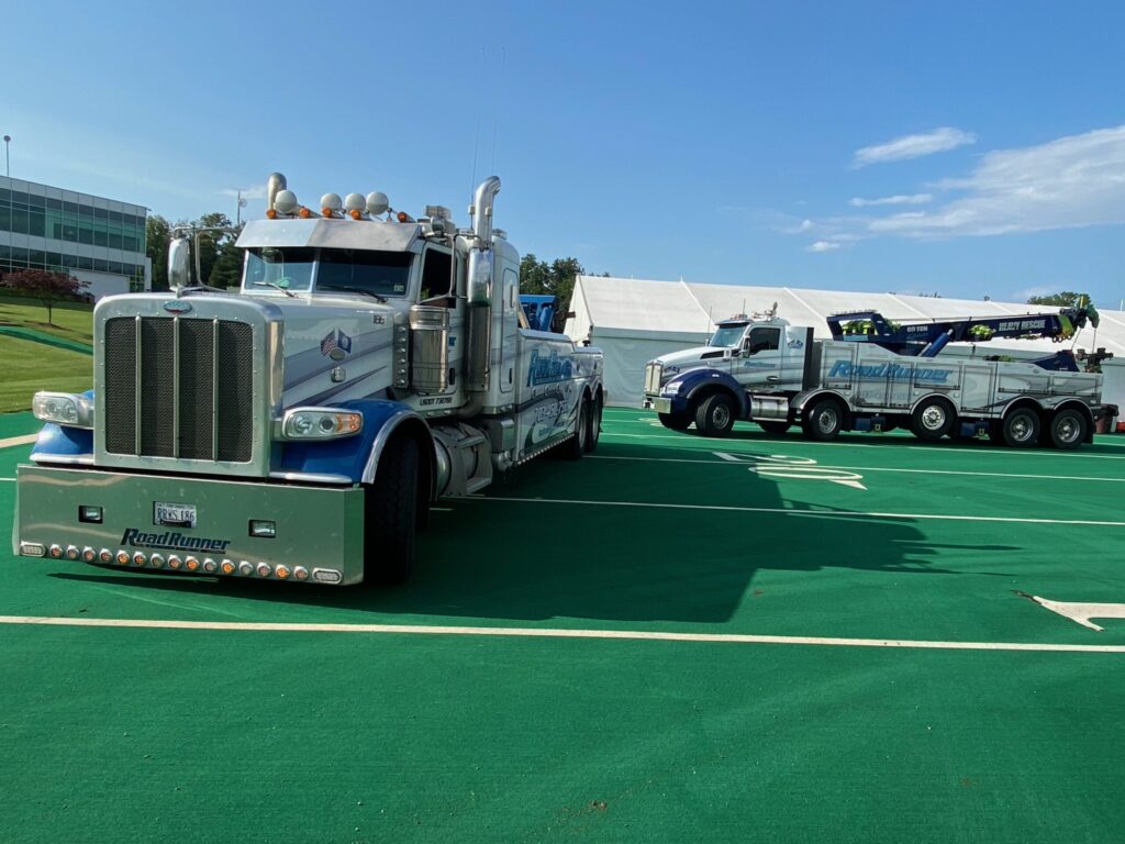 road runner wrecker service heavy duty towing image11