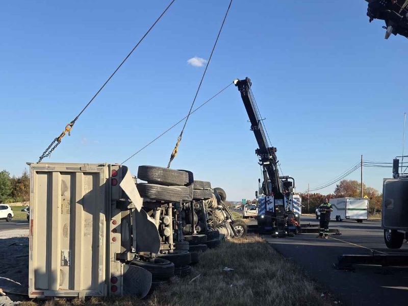 Claiborne Pkwy truck towing
